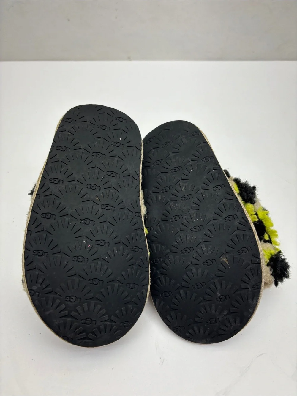 UGG Kids Fuzzy Slide Sandals, SZ 8 toddler girl, box 73